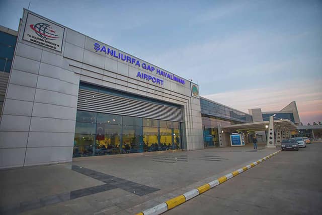 Şanlıurfa GAP Airport: Private Transfer to Central Hotels